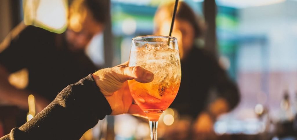 Hire A Bartender Noosa - Brisbane Bartenders | Hire Elite Bar Staff For ...